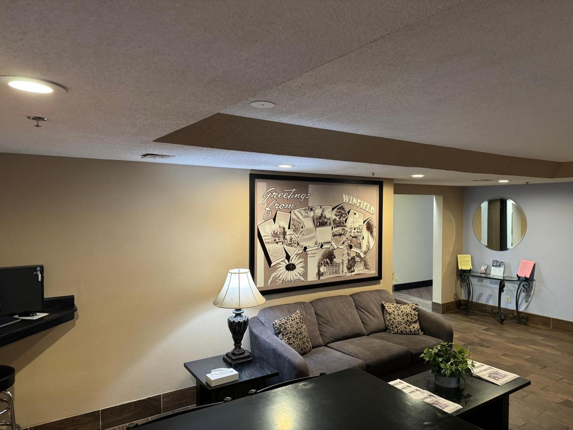 Super 8 By Wyndham Winfield-Quail Ridge Area Hotel Exterior foto